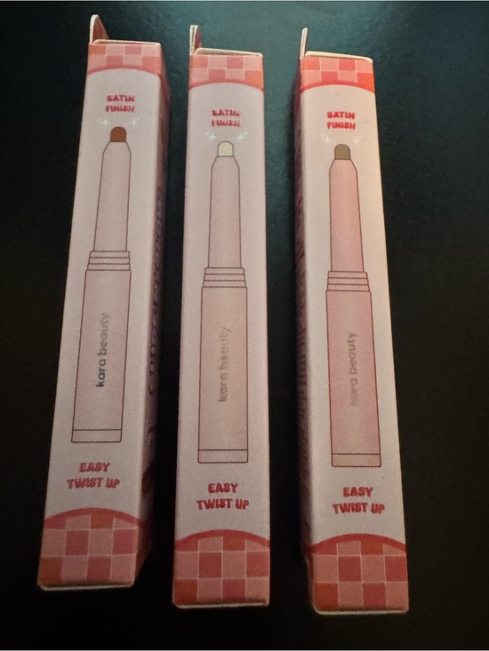 Kara Beauty Other - Satin Finish Twist-Up Eye Shadow Stick - Pink & Neutral Shades